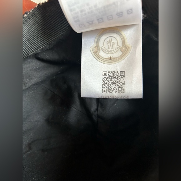 Moncler Boucle speckled logo patch wool blend baseball hat. - Picture 5 of 6